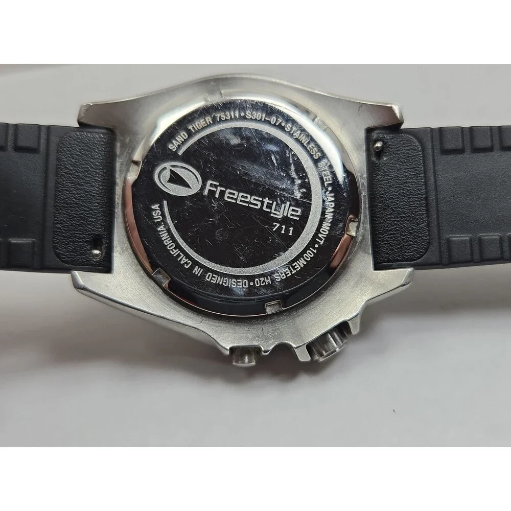 Freestyle Sand Tiger Mens Dive Watch 100M Black Dial Mineral Crystal New Battery